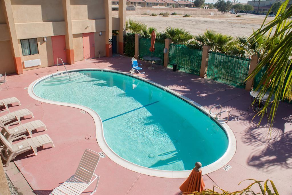 Super 8 By Wyndham Indio Hotel Kültér fotó
