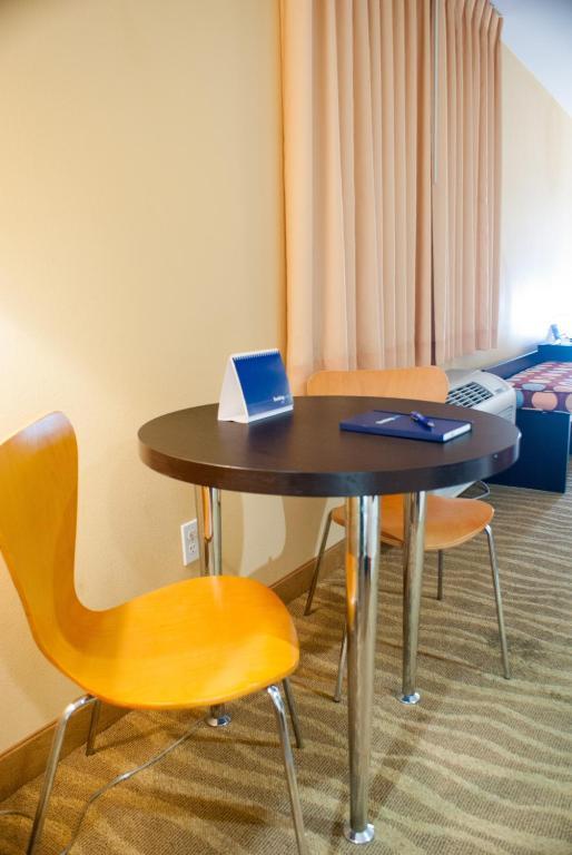Super 8 By Wyndham Indio Hotel Szoba fotó