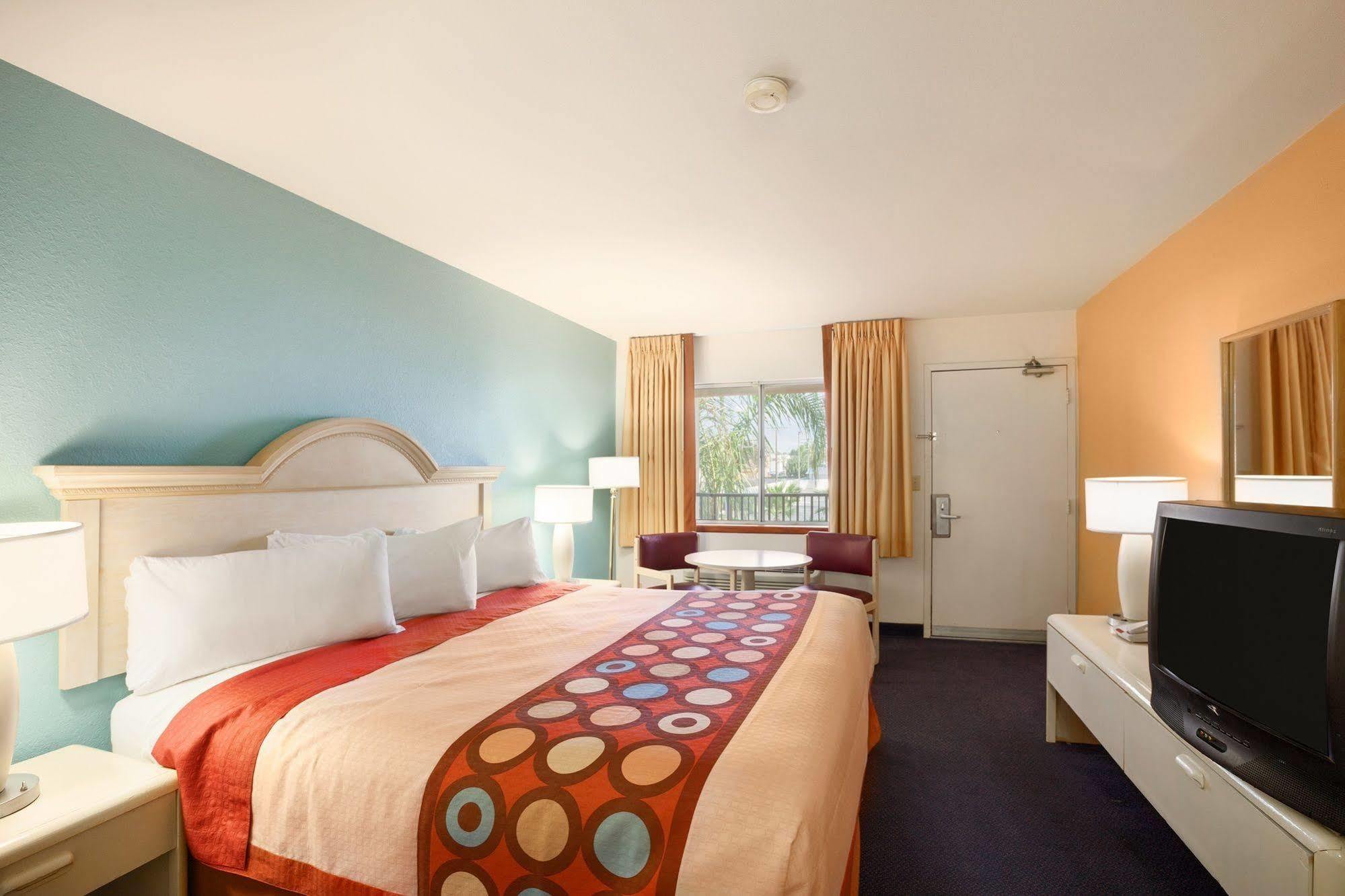 Super 8 By Wyndham Indio Hotel Kültér fotó